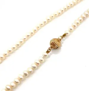 16 Inch Button Pearl Gold Clasp Necklace