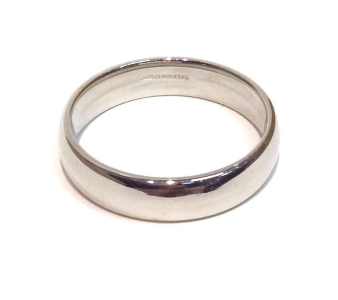 Platinum Court Wedding Band