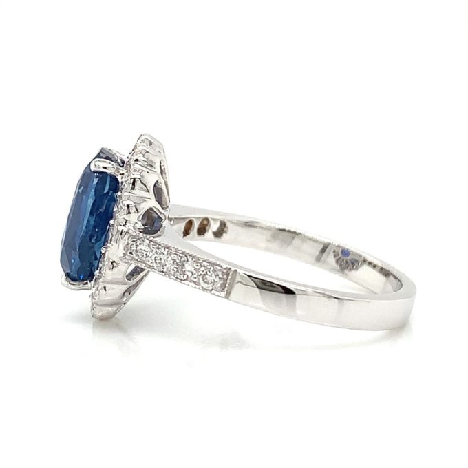 3.43ct Sapphire and Diamond Cluster