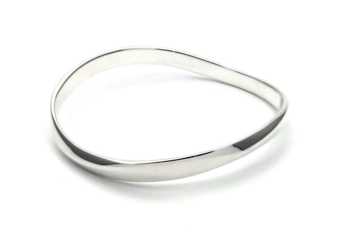 Silver Waved Oval Bangle