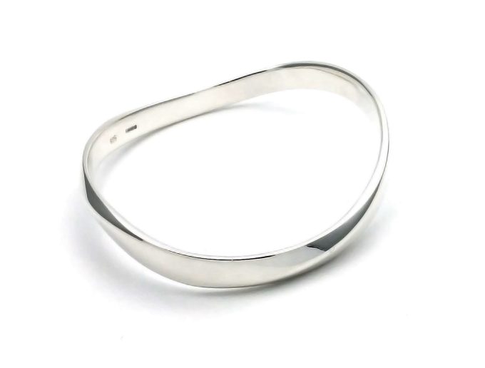 Silver Waved Oval Bangle