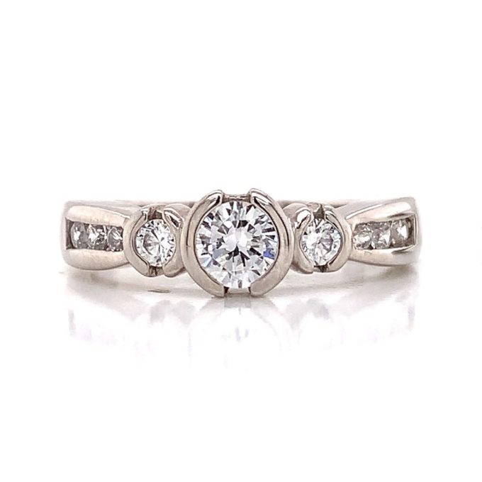 18 Carat Gold Cubic Zirconia Dress Ring