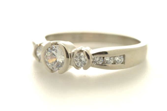 18 Carat Gold Cubic Zirconia Dress Ring