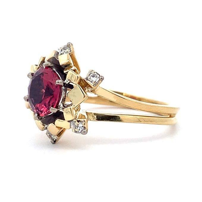 Vintage 18ct Gold Garnet & Diamond Dress Ring
