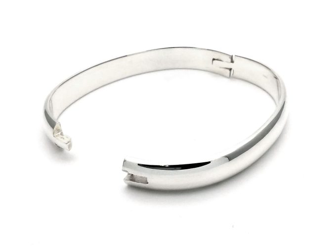 Oval Silver Hinged 8mm Bangle