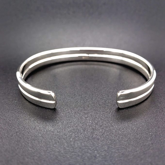 Solid 10mm Polished Bangle