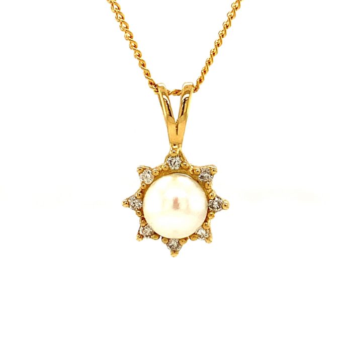 Pearl and Diamond Daisy Necklace