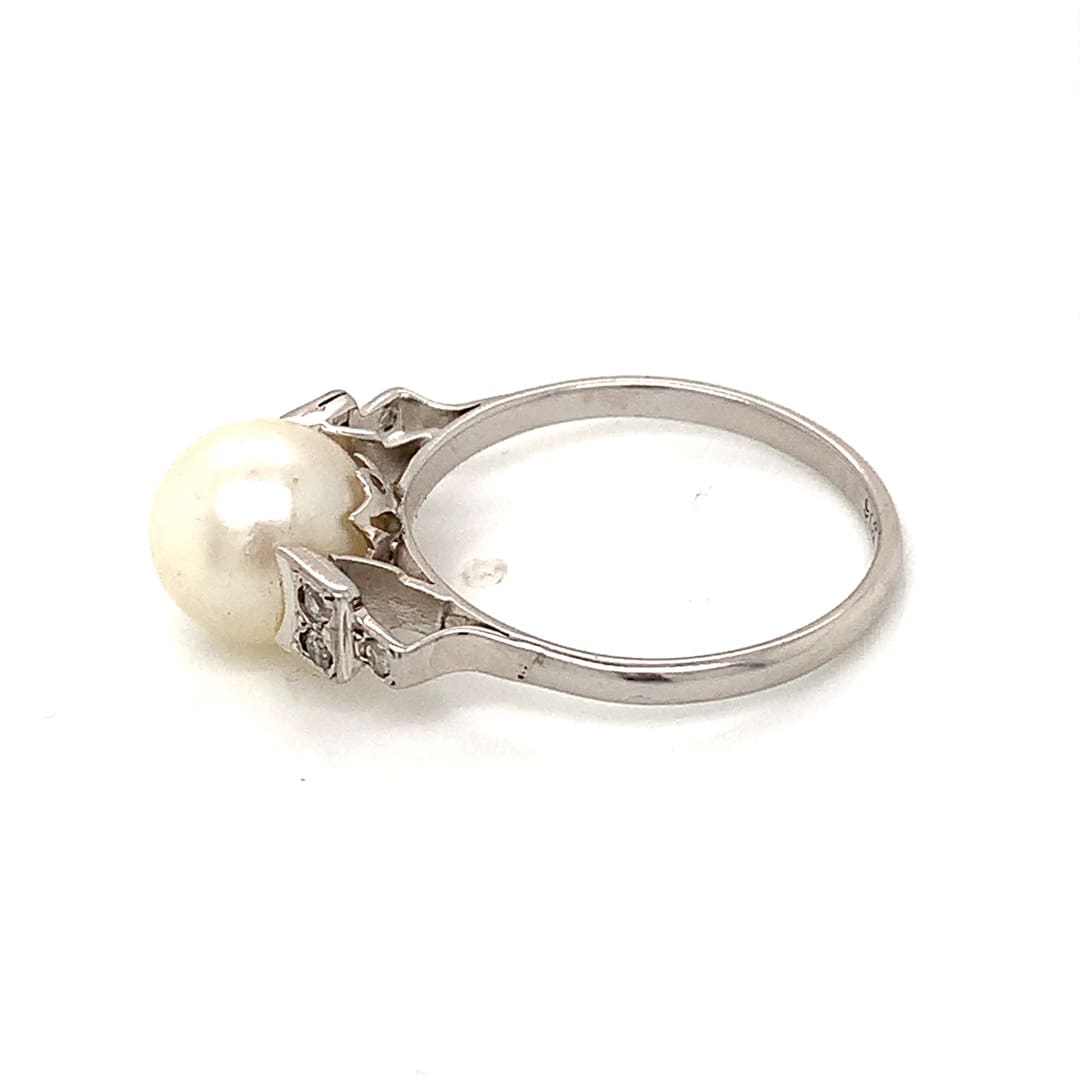 Pearl White Gold Deco Ring