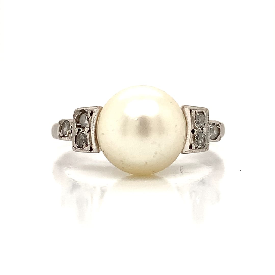 Pearl White Gold Deco Ring