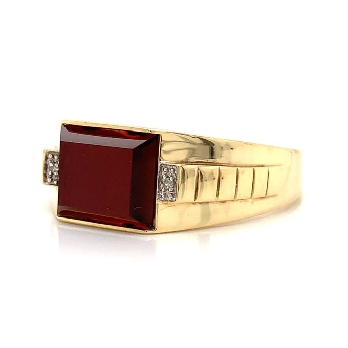 Gents Garnet Signet Ring