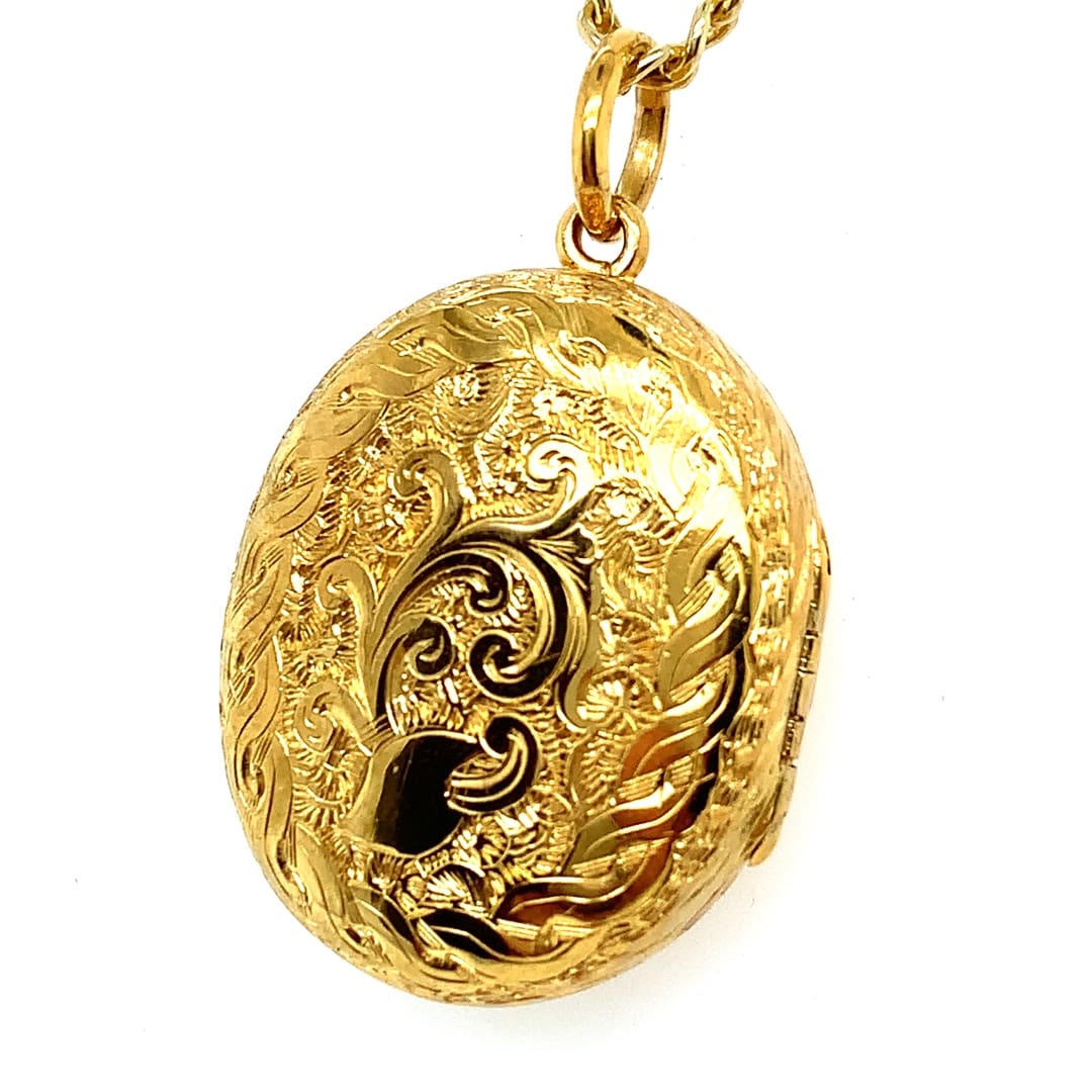 Antique 18ct Gold Engraved Locket