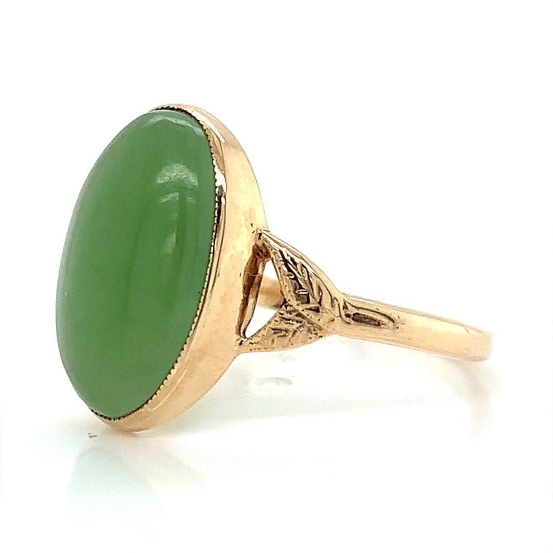 Vintage Oval Jade Cabochon Gold Ring
