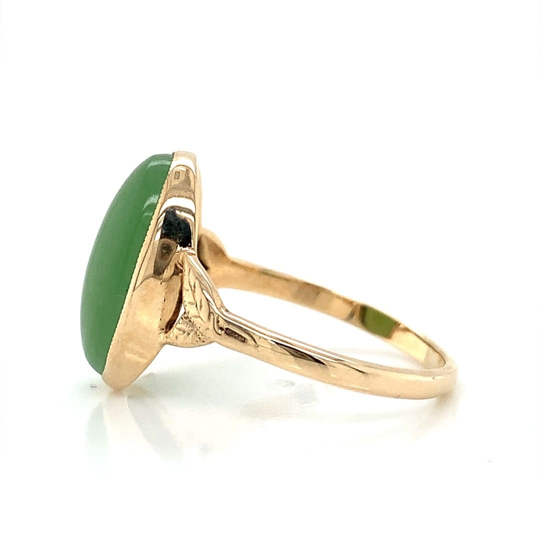 Vintage Oval Jade Cabochon Gold Ring