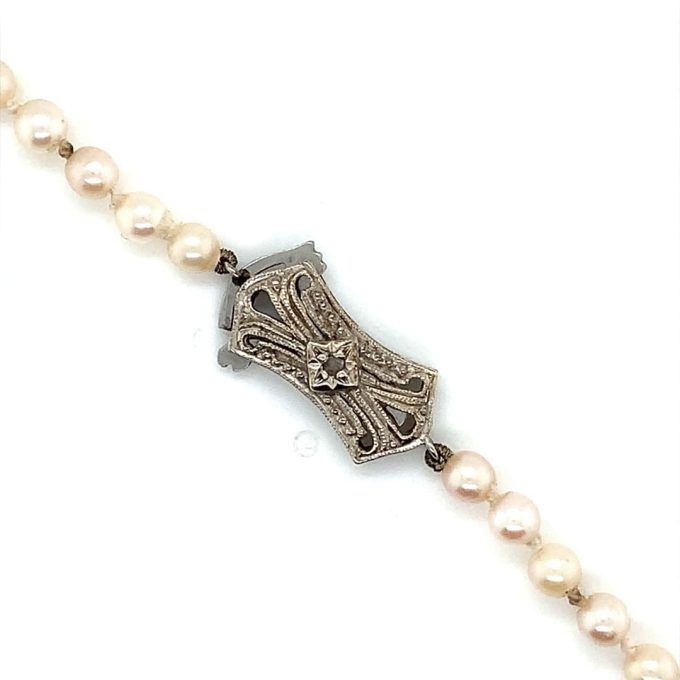 Vintage 18 Inch Graduated Pearl Necklace