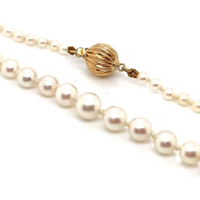 18 Inch Graduated Pearl Gold Clasp Necklace