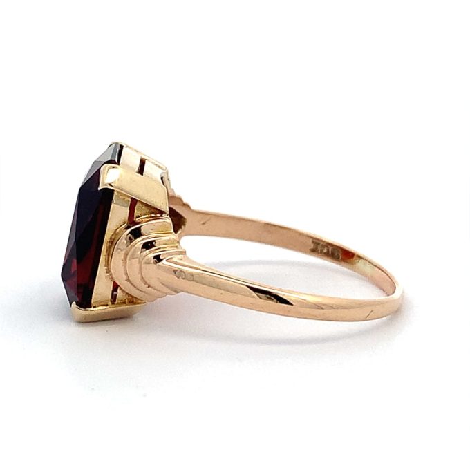 Yellow Gold Garnet Dress Ring
