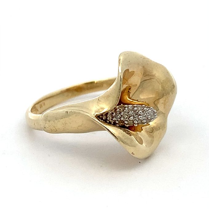 Diamond Set Gold Lily Ring