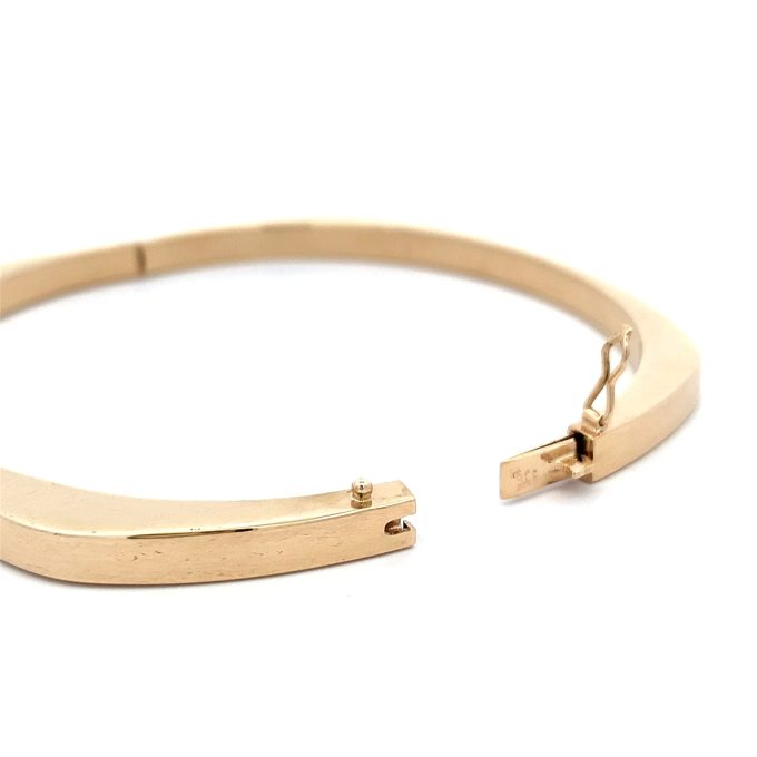 9 Carat Yellow Gold Cushion Hinged Bangle