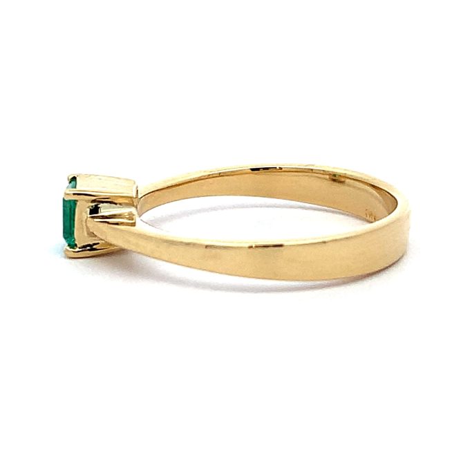 18ct Gold Emerald Solitaire Ring
