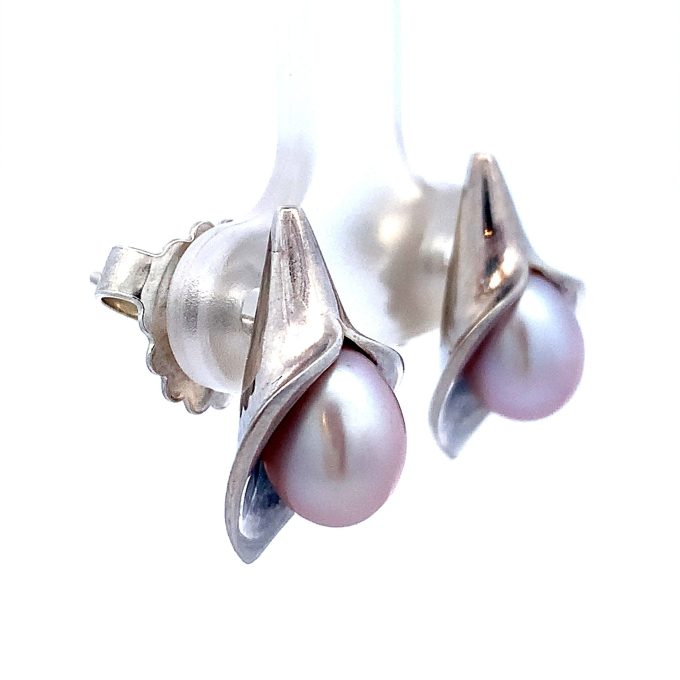 Silver Arum Lilly White Pearl Stud Earrings