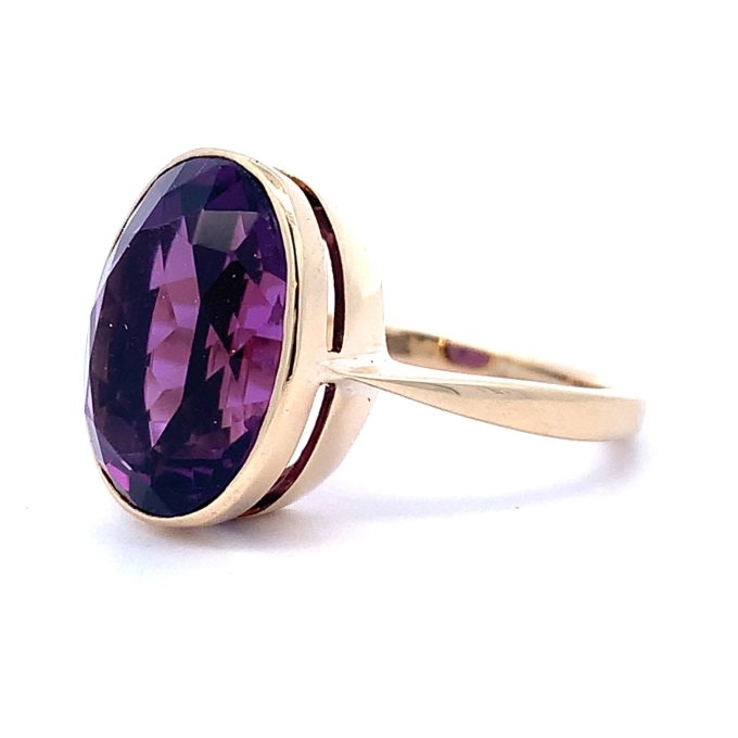 Vintage Oval Cut Amethyst Ring