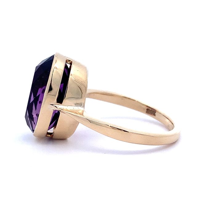 Vintage Oval Cut Amethyst Ring