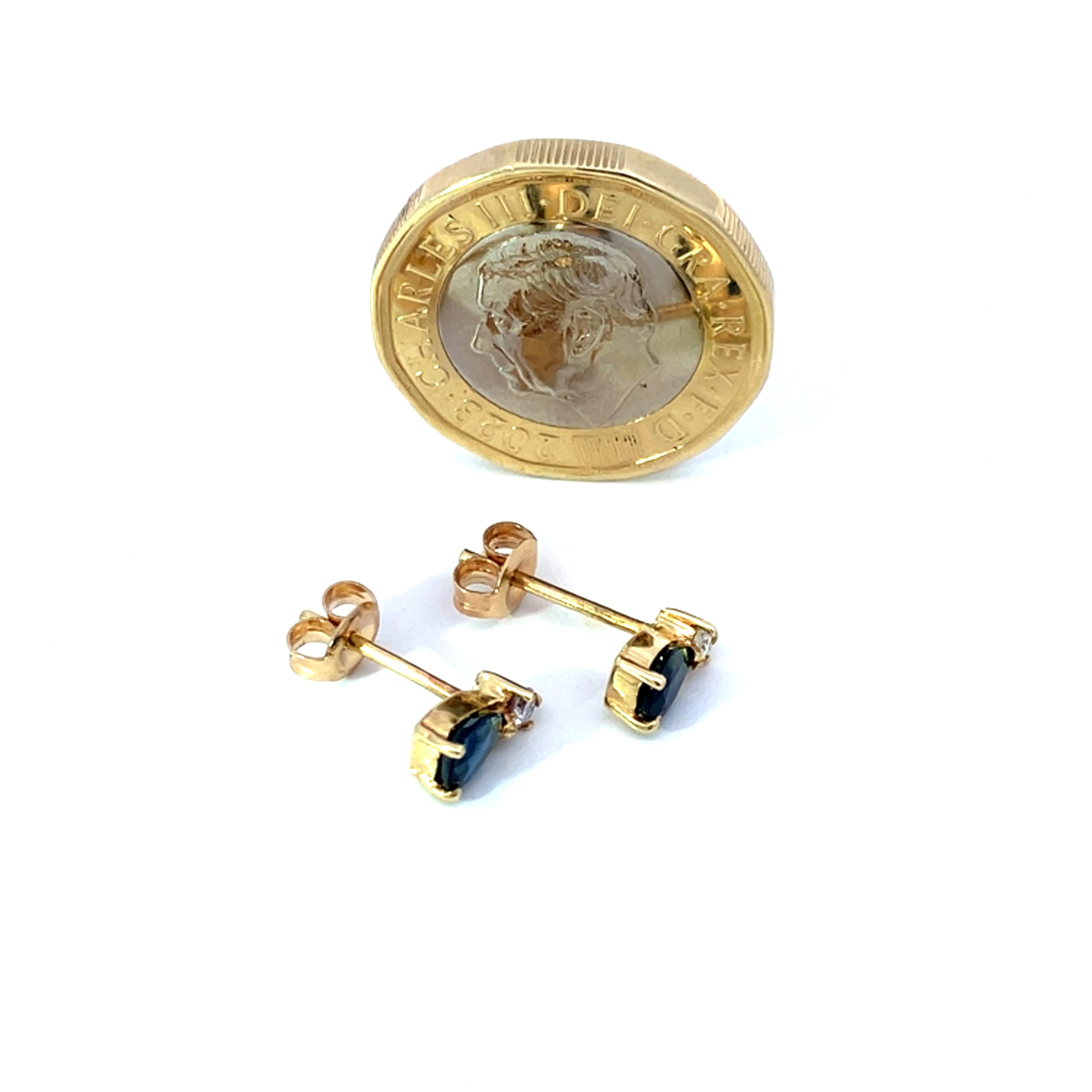 Elegant 1.00ct Sapphire and Diamond Yellow Gold Stud Earrings